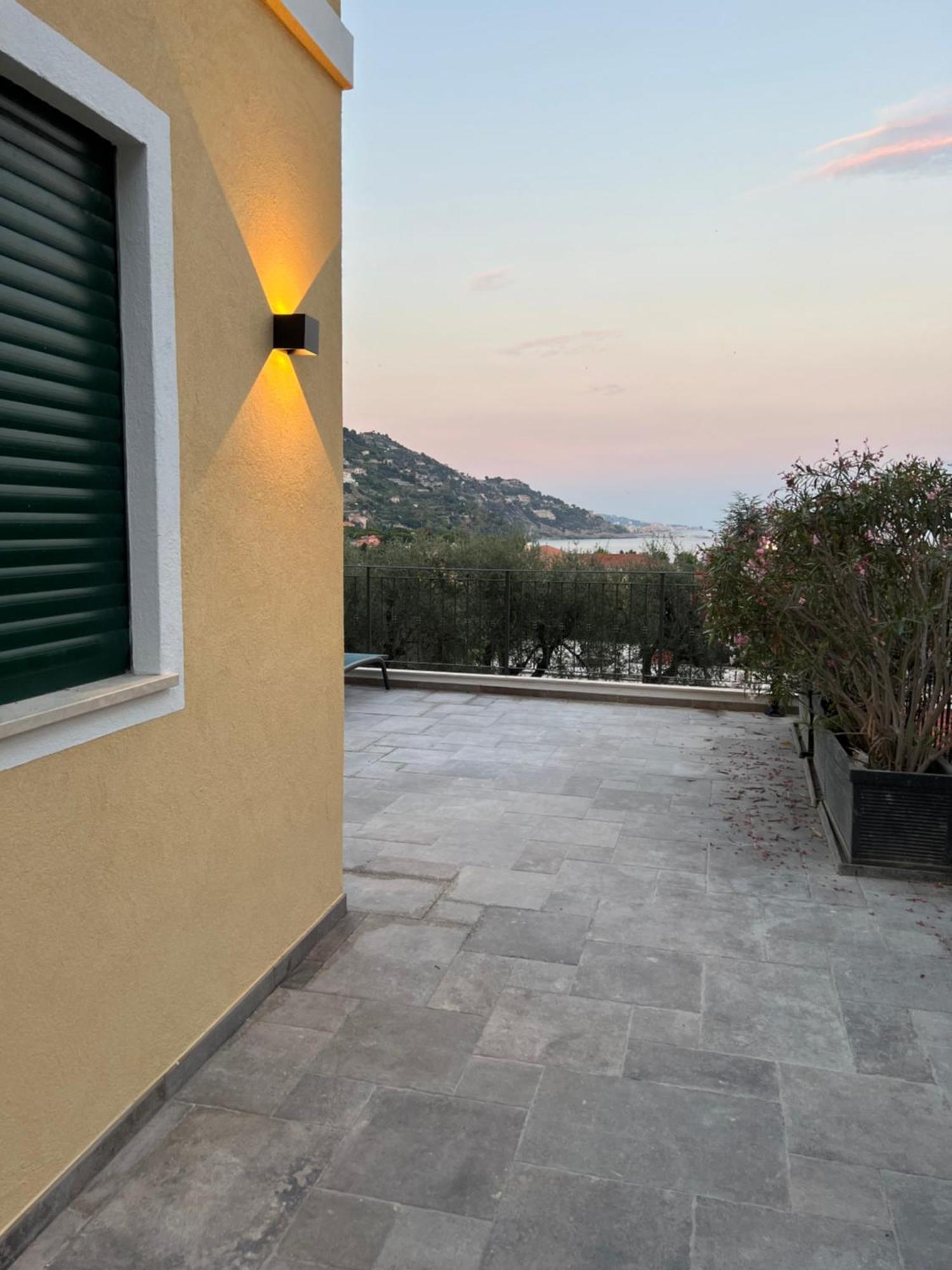 Corso Montecarlo Apartment Ventimiglia Ngoại thất bức ảnh